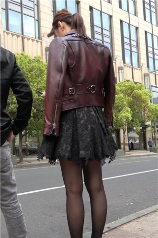 4k-超性感黑丝美腿蕾丝裙极品街拍美少妇 [1.36 GB]（视频版）