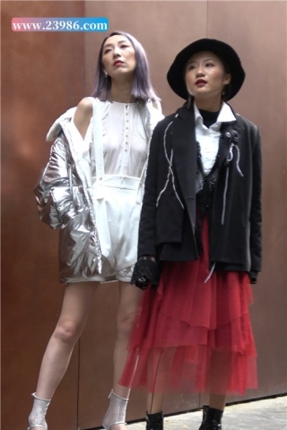 4K - 时尚街拍美女外拍 [1.67 GB/MP4]（视频版）