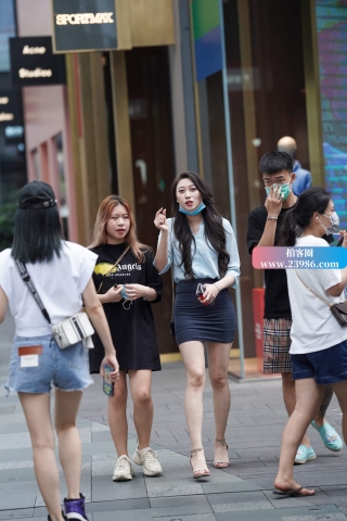 气质的超短裙小姐姐