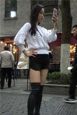 4K 街拍美腿性感姐妹拍照 [1.15 GB]（视频版）