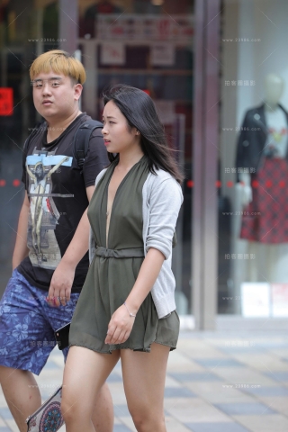 真空上阵的甜美女孩