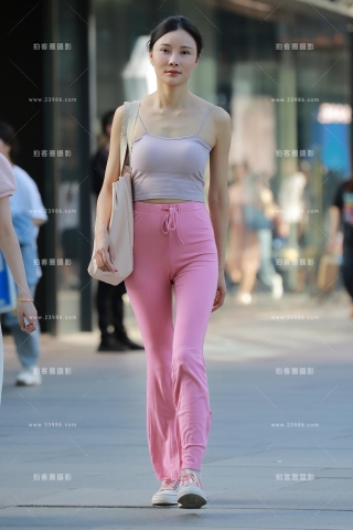 【玻璃街拍】粉裤