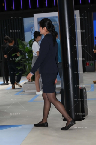 大众的黑色丝制服美女销售