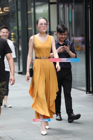 【辉辉赛贴】高挑肉丝美腿少妇