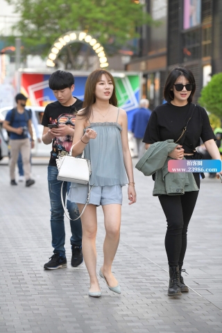 小吊带、秀气美女