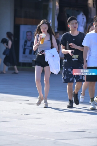 长发飘飘的漂亮女友