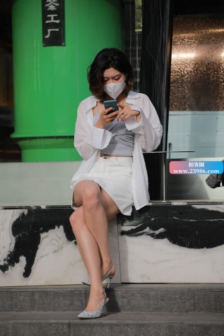 街拍美腿高跟姐姐