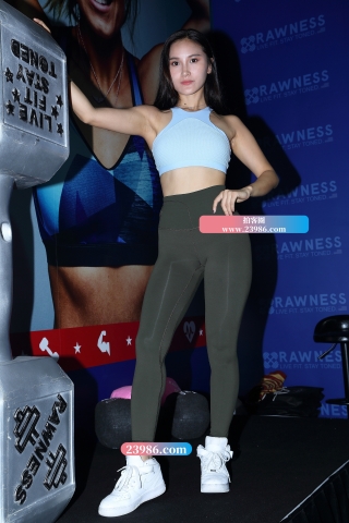 曲线玲珑的美女