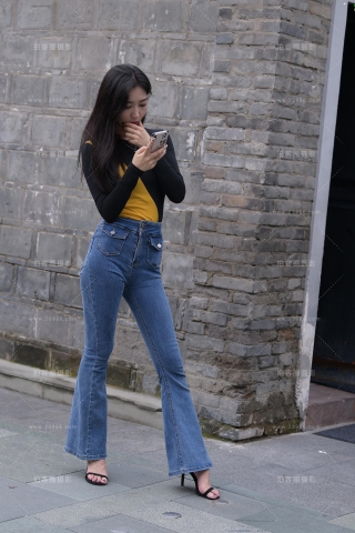 秋意紧牛倆闺蜜