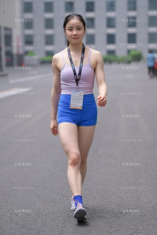 【街拍之魂赛帖】蓝色紧身短裤