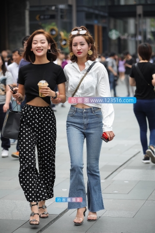 时尚活泼的紧牛小姐姐