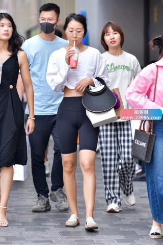 ★奶茶五分紧身裤美女