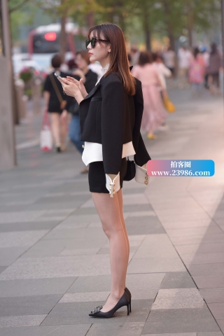 街拍性感美腿高跟美女