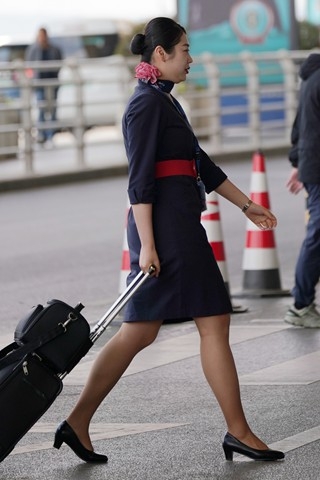25空姐街拍-上班的东航空姐每个都不一样的感觉（完整版）