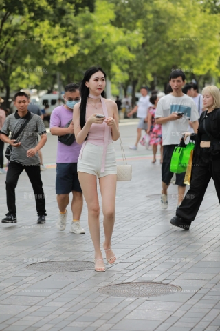 苗条高挑的小姐姐