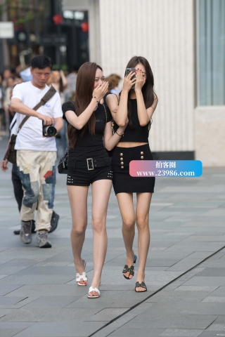 好身材美腿姐妹