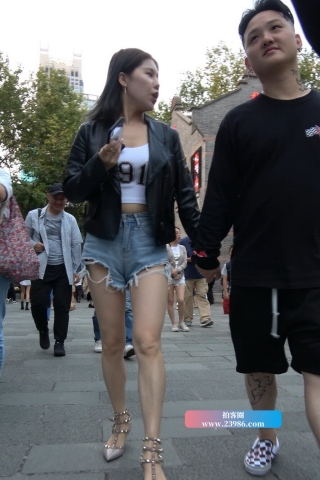 4K - 超气质的美腿热裤颜值美女 [2.14 GB/MP4]（视频版）