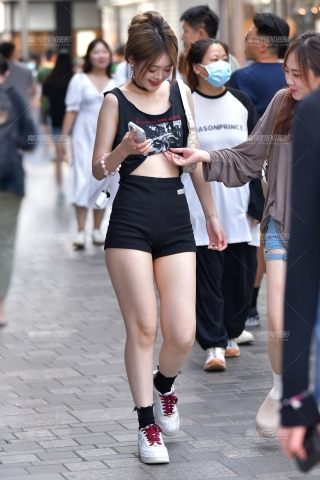 ★甜美白皙热裤美女