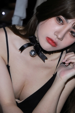 黑色吊带抹胸 黑色热裤