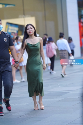 街拍优雅长裙美女姐姐