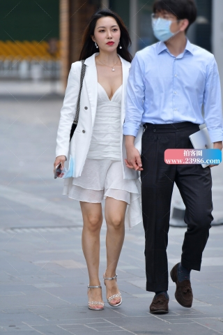 ★长发吊带纱裙美女