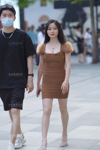 甜美短裙小姐姐