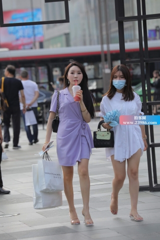 跟闺蜜逛街购物