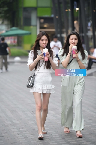 秀气白裙小姐姐