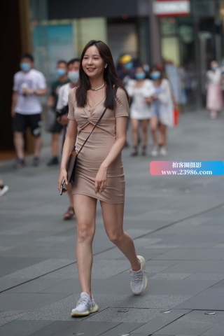 漂亮的短裙小姐姐