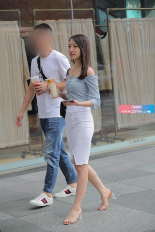 端庄素雅的白色包臀裙美女