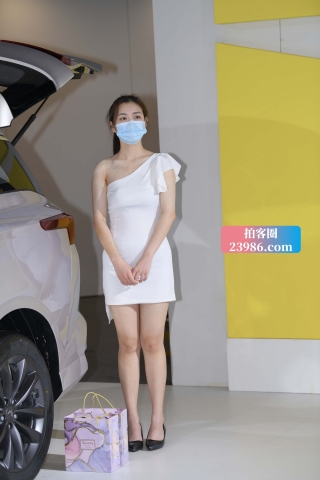 端庄白裙小可爱~