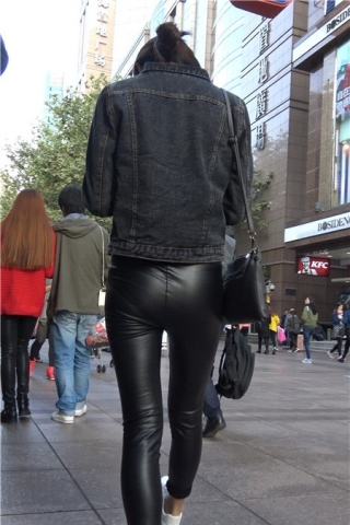 4k-牛仔外套紧身皮裤美女姐姐第四集 [1.14 GB]（视频版）