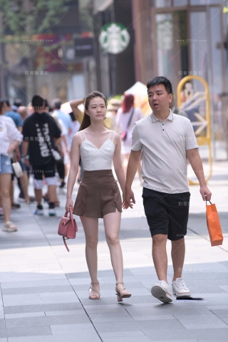 马尾辫白皙女友