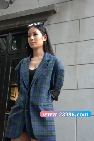 4K - 性感高挑街拍热裤长腿高跟美女 [1.26 GB/MP4]（视频版）