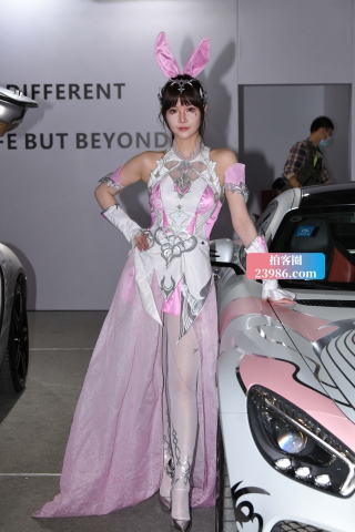 打扮精致的小可爱