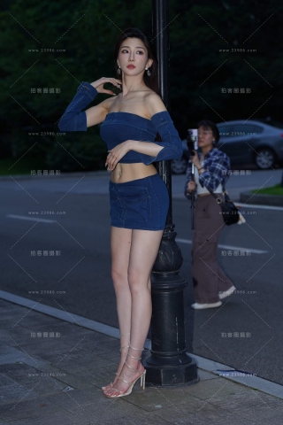 牛仔短裙大长腿美女