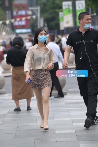 喜欢穿R丝的邻家女孩儿