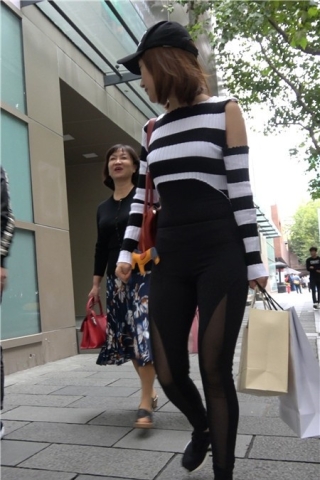 4K-运动弹力裤鸭舌帽街拍美女小姐姐第二集 [547 MB]（视频版）