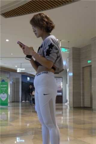 4K - 极品紧身瑜伽裤肥臀街拍美女第二季 [1.23 GB]（视频版）