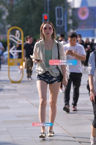 【街拍之魂赛帖】紧致的小热裤