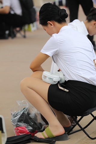 空姐面试现场小姐姐等一天肉丝踩拖鞋（完整版）