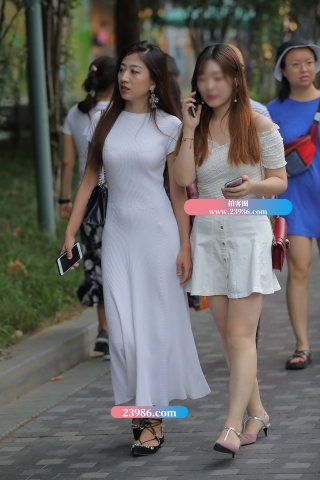 【视觉冲击赛贴】贴身洁白长裙少妇