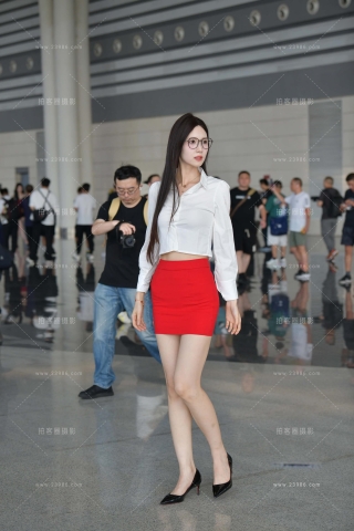 魅力红短裙，白衬衫女秘书【原图+视频】