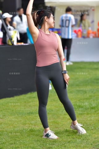 ★活泼瑜伽紧身裤美女