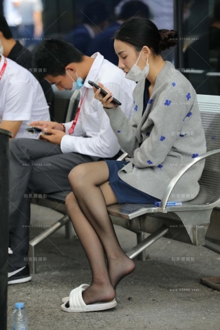 黑色丝小姐姐在看手机（完整版）