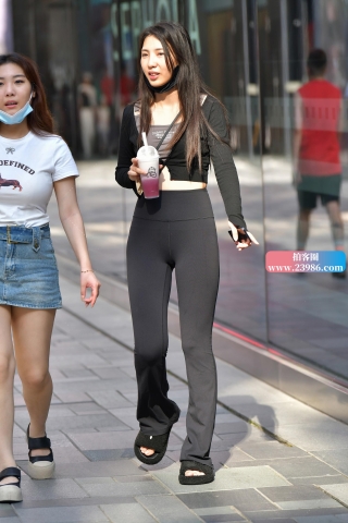 ★紧身裤深蓝美女