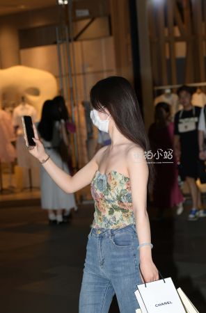 魅力牛仔裤美女