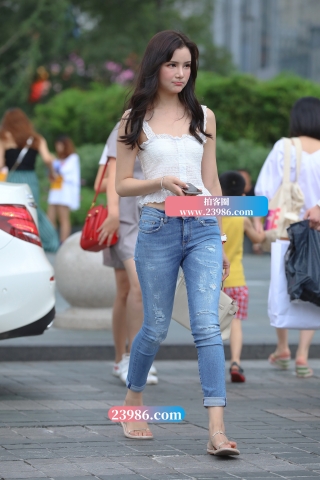 【视觉冲击赛贴】小背心，紧牛小姐姐