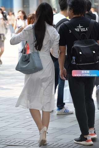 街拍白裙白高跟姐姐