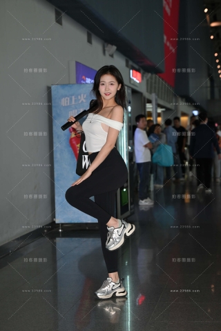 黑色紧身瑜伽裤小姐姐（任绵绵）